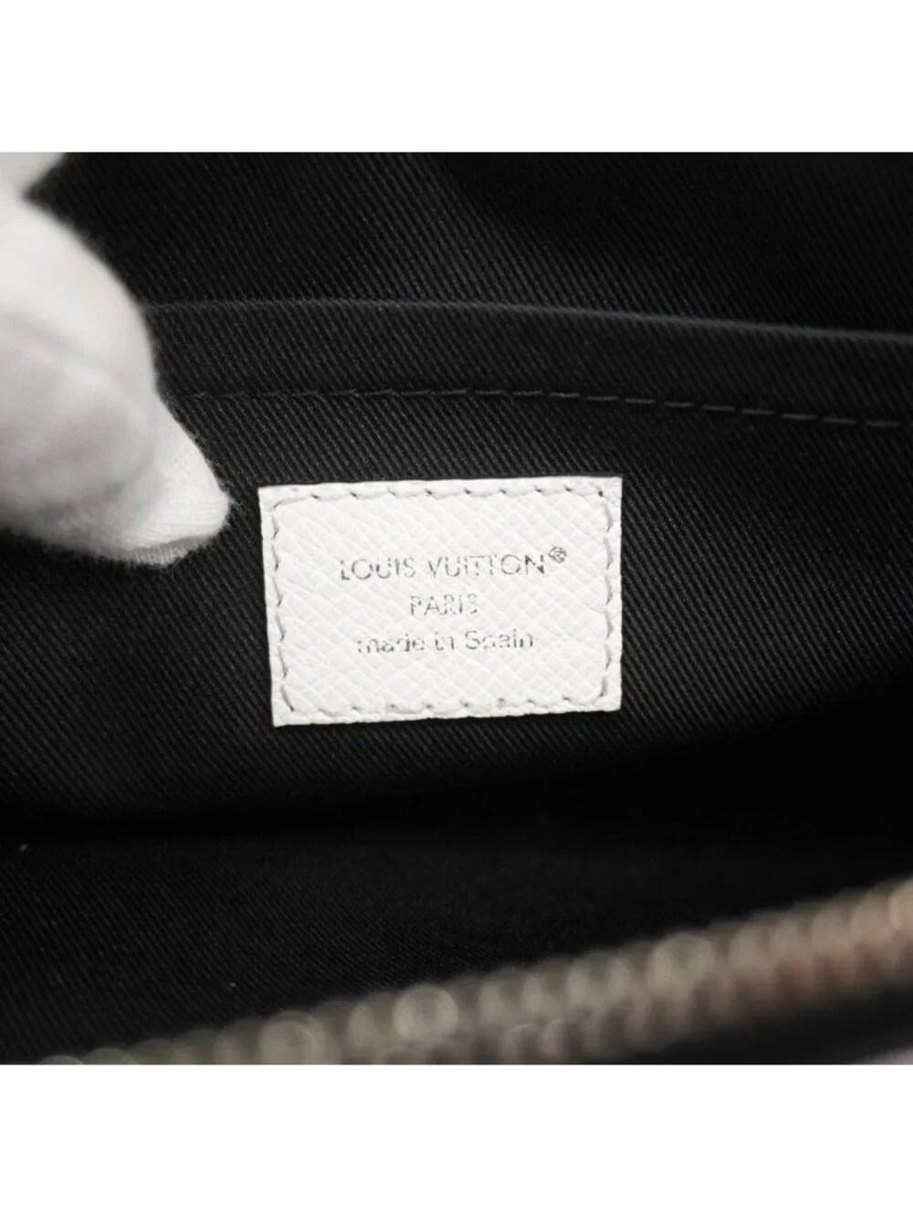Louis Vuitton Shoulder Bag Taigarama Alpha Messenger Blanc